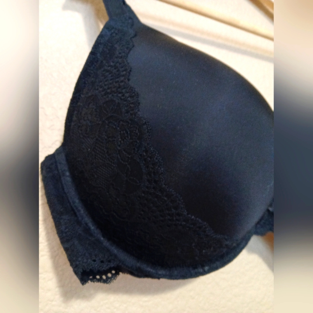 Torrid Black Plunge Lace Women's Bra - Picture 2 of 6